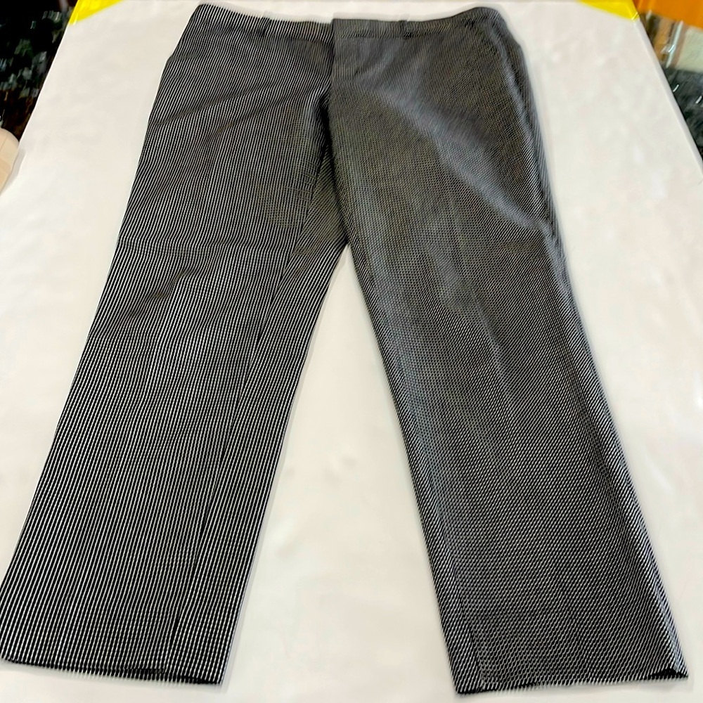 Banana Republic size 4 dress pant in excellent condition
